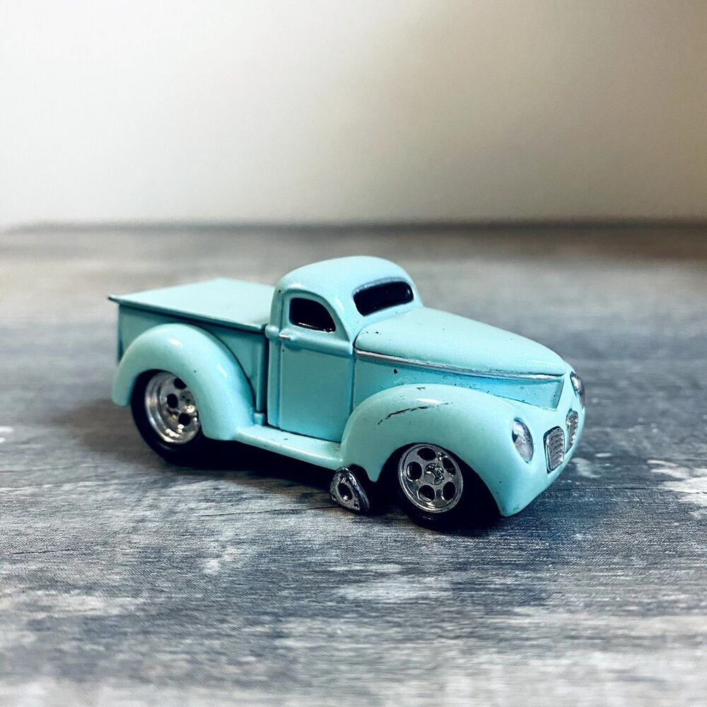VTG 2000 Muscle Machines 1940 Willys 40 Pickup Truck Sea Blue Stock Hood